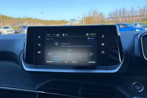 DV71SGX PEUGEOT e-208 50kWh Allure Premium Auto 5dr Thumbnail #16