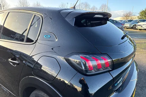 DV71SGX PEUGEOT e-208 50kWh Allure Premium Auto 5dr Thumbnail #29