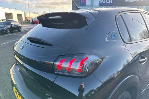 DV71SGX PEUGEOT e-208 50kWh Allure Premium Auto 5dr Thumbnail #30