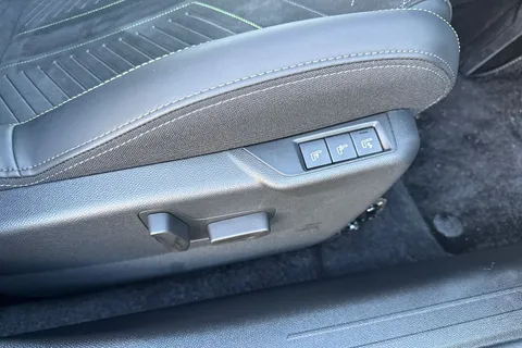 DA75GMX PEUGEOT e-208 51kWh GT Premium Auto 5dr (7.4kW Charger) Thumbnail #37