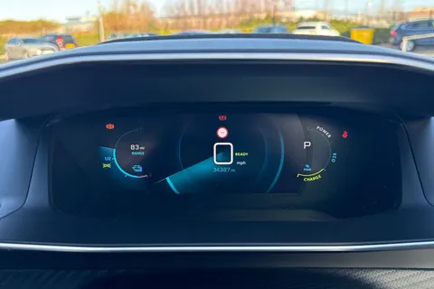 DV71SGX PEUGEOT e-208 50kWh Allure Premium Auto 5dr Thumbnail #38