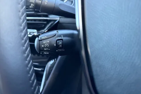 DV71SGX PEUGEOT e-208 50kWh Allure Premium Auto 5dr Thumbnail #41