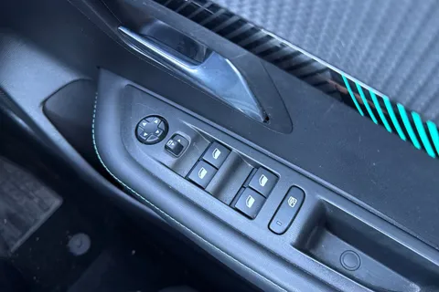 DV71SGX PEUGEOT e-208 50kWh Allure Premium Auto 5dr Thumbnail #42