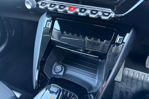 DV71SGX PEUGEOT e-208 50kWh Allure Premium Auto 5dr Thumbnail #53