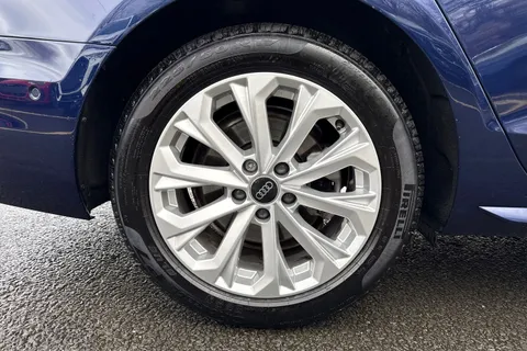 KY24TVM Audi A4 Avant Avant Sport 40 TFSI  204 PS S tronic Thumbnail #11