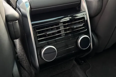 19 of 51 for Land Rover Range Rover 3.0 D300 SE 5dr