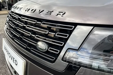 29 of 51 for Land Rover Range Rover 3.0 D300 SE 5dr