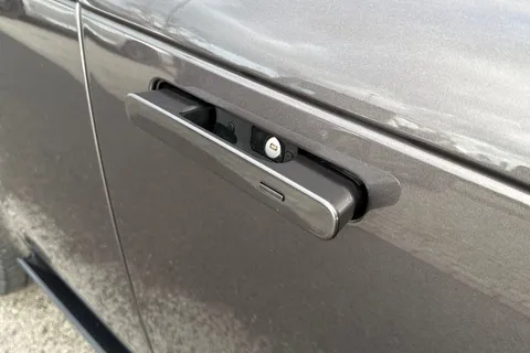 33 of 51 for Land Rover Range Rover 3.0 D300 SE 5dr