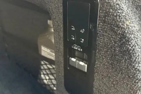 36 of 51 for Land Rover Range Rover 3.0 D300 SE 5dr