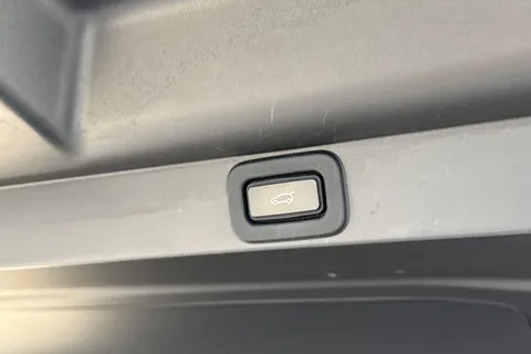 38 of 51 for Land Rover Range Rover 3.0 D300 SE 5dr