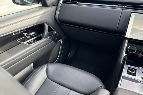 41 of 51 for Land Rover Range Rover 3.0 D300 SE 5dr