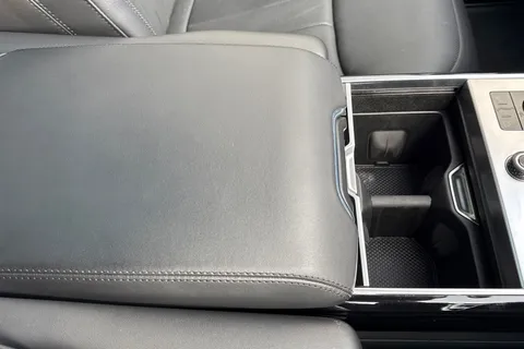 49 of 51 for Land Rover Range Rover 3.0 D300 SE 5dr