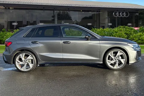 DK25XKZ Audi A3 Black Edition 35 TFSI 150 PS S tronic Thumbnail #3