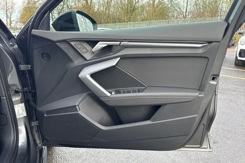 DK25XKZ Audi A3 Black Edition 35 TFSI 150 PS S tronic Thumbnail #42