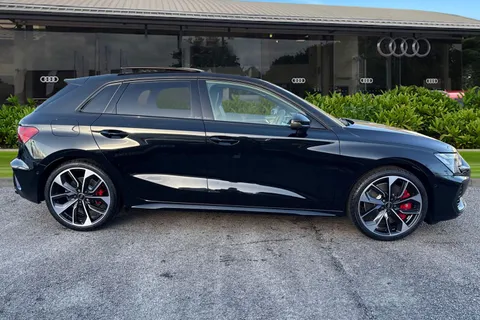 Audi S3 2.0 TFSI Black Edition Sportback S Tronic quattro Euro 6 (s/s) 5dr Thumbnail #4