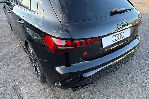 Audi S3 2.0 TFSI Black Edition Sportback S Tronic quattro Euro 6 (s/s) 5dr Thumbnail #8