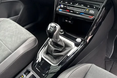 Volkswagen T-Roc 1.5 TSI Style Design Euro 6 (s/s) 5dr Thumbnail #22