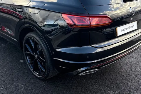 MT23VHX Volkswagen Touareg 3.0 V6 TSI PHEV 4Motion R 5dr Tip Auto, TOW BAR, DYNAUDIO, MASSAGE SEATS Thumbnail #7