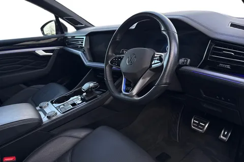 MT23VHX Volkswagen Touareg 3.0 V6 TSI PHEV 4Motion R 5dr Tip Auto, TOW BAR, DYNAUDIO, MASSAGE SEATS Thumbnail #13