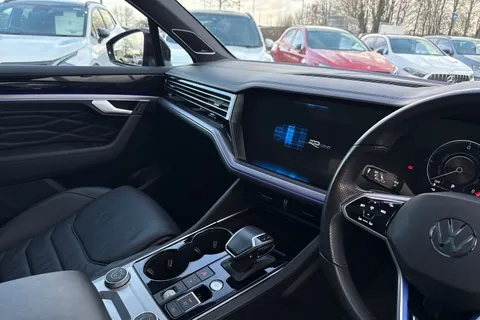 MT23VHX Volkswagen Touareg 3.0 V6 TSI PHEV 4Motion R 5dr Tip Auto, TOW BAR, DYNAUDIO, MASSAGE SEATS Thumbnail #19