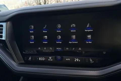 MT23VHX Volkswagen Touareg 3.0 V6 TSI PHEV 4Motion R 5dr Tip Auto, TOW BAR, DYNAUDIO, MASSAGE SEATS Thumbnail #36