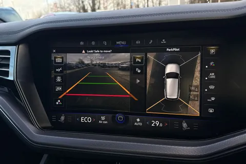 MT23VHX Volkswagen Touareg 3.0 V6 TSI PHEV 4Motion R 5dr Tip Auto, TOW BAR, DYNAUDIO, MASSAGE SEATS Thumbnail #37