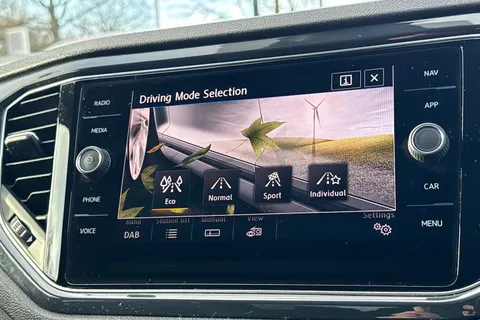 DC68DAA Volkswagen T-Roc 1.5 TSI EVO R-Line 5dr | Electric Boot | Rear Camera Thumbnail #31