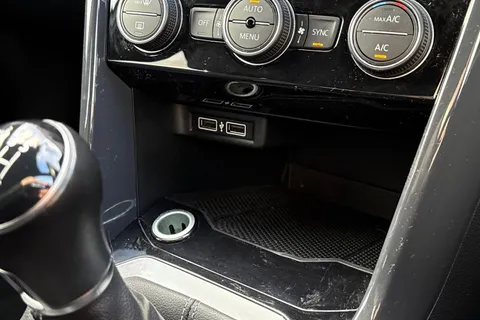 DC68DAA Volkswagen T-Roc 1.5 TSI EVO R-Line 5dr | Electric Boot | Rear Camera Thumbnail #35