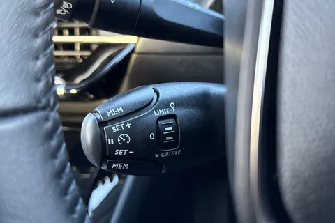 YS24BVY PEUGEOT e-208 50kWh E-Style Auto 5dr (7.4kW Charger) Thumbnail #38