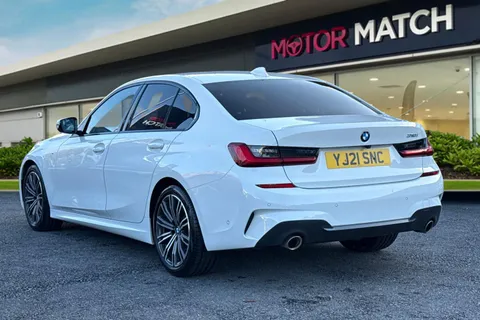 YJ21SNC BMW 3 Series 2.0 318i M Sport Auto Euro 6 (s/s) 4dr Thumbnail #3