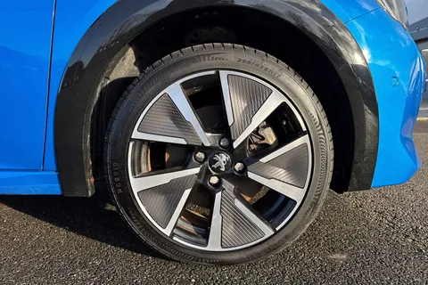 KV20HGM PEUGEOT e-208 50kWh GT Auto 5dr Thumbnail #9