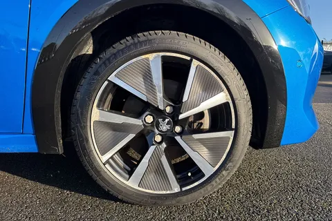 AE21ZHF PEUGEOT e-208 50kWh GT Premium Auto 5dr Thumbnail #9