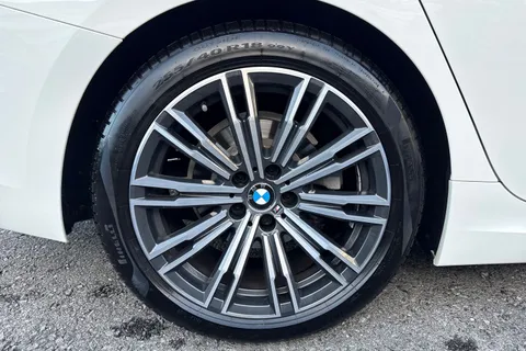 YJ21SNC BMW 3 Series 2.0 318i M Sport Auto Euro 6 (s/s) 4dr Thumbnail #10