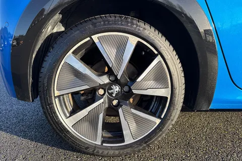 AE21ZHF PEUGEOT e-208 50kWh GT Premium Auto 5dr Thumbnail #10