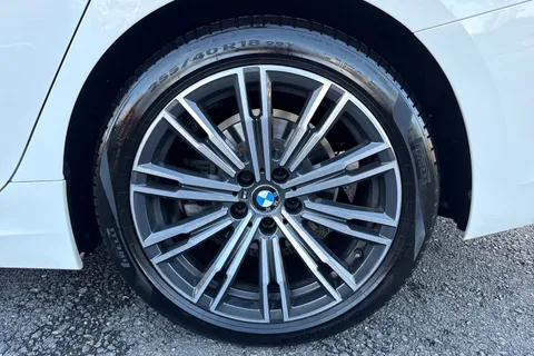 YJ21SNC BMW 3 Series 2.0 318i M Sport Auto Euro 6 (s/s) 4dr Thumbnail #11