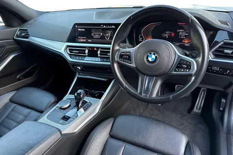 YJ21SNC BMW 3 Series 2.0 318i M Sport Auto Euro 6 (s/s) 4dr Thumbnail #14