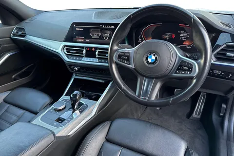 YJ21SNC BMW 3 Series 2.0 318i M Sport Auto Euro 6 (s/s) 4dr Thumbnail #18