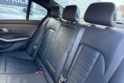 YJ21SNC BMW 3 Series 2.0 318i M Sport Auto Euro 6 (s/s) 4dr Thumbnail #19