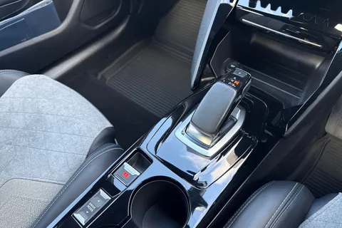 KV20HGM PEUGEOT e-208 50kWh GT Auto 5dr Thumbnail #22