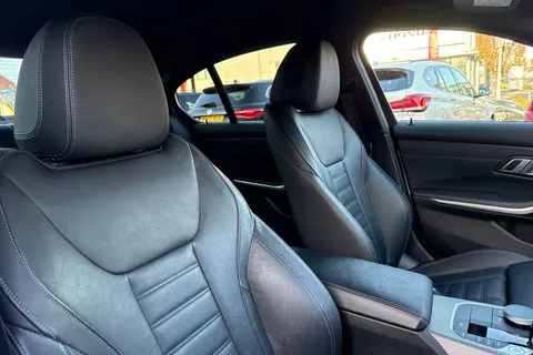 YJ21SNC BMW 3 Series 2.0 318i M Sport Auto Euro 6 (s/s) 4dr Thumbnail #24