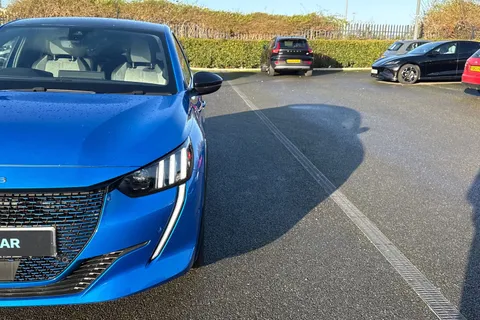 AE21ZHF PEUGEOT e-208 50kWh GT Premium Auto 5dr Thumbnail #25