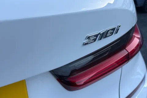 YJ21SNC BMW 3 Series 2.0 318i M Sport Auto Euro 6 (s/s) 4dr Thumbnail #32