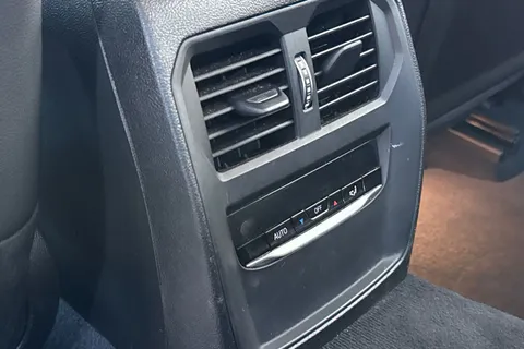 YJ21SNC BMW 3 Series 2.0 318i M Sport Auto Euro 6 (s/s) 4dr Thumbnail #34