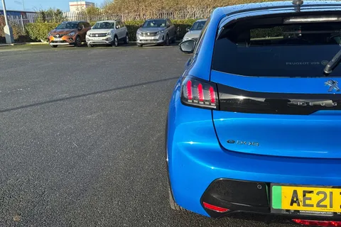AE21ZHF PEUGEOT e-208 50kWh GT Premium Auto 5dr Thumbnail #32