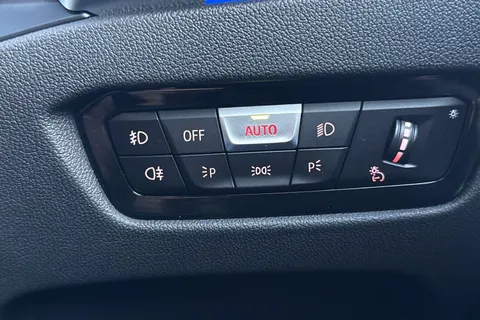 YJ21SNC BMW 3 Series 2.0 318i M Sport Auto Euro 6 (s/s) 4dr Thumbnail #38