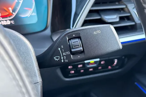 YJ21SNC BMW 3 Series 2.0 318i M Sport Auto Euro 6 (s/s) 4dr Thumbnail #40