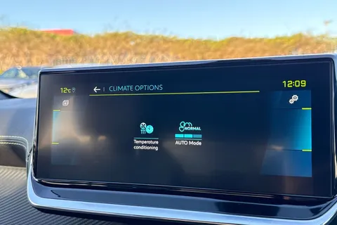 AE21ZHF PEUGEOT e-208 50kWh GT Premium Auto 5dr Thumbnail #54