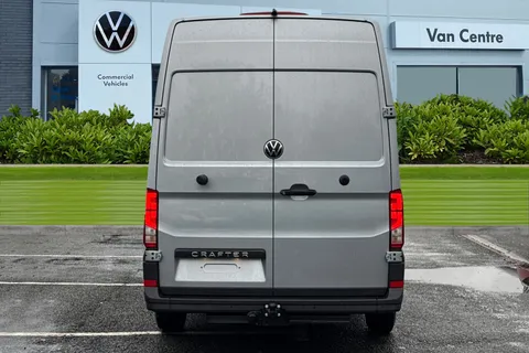 CX75JXW Volkswagen Crafter 2.0 TDI CR35 Commerce Plus Auto FWD MWB High Roof Euro 6 (s/s) 5dr Thumbnail #5