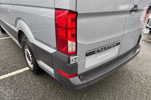 CX75JXJ Volkswagen Crafter 2.0 TDI CR30 Commerce FWD MWB High Roof Euro 6 (s/s) 5dr Thumbnail #8