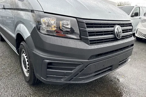 CX75JWD Volkswagen Crafter 2.0 TDI CR35 Commerce FWD MWB High Roof Euro 6 (s/s) 5dr Thumbnail #9